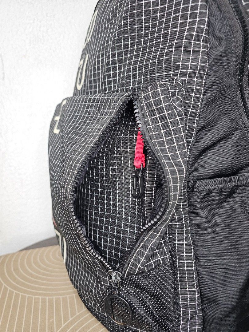 Spyder Bagpack (Category: Backpacks) located in Baguio. Submitted by kayeonlineshop (Listing ID 1460574574, Image 2). Description: Spyder active sling/monopack bag Measurements L-58cm W-42cm.