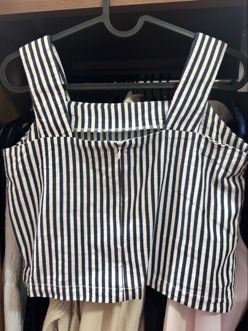 Square-neck Crop Top (Category: Others Tops) located in Los Banos. Submitted by myexcesstuff (Listing ID 1460659714, Image 2). Description: 🔆 navy white n black vertical stripes square-neck top ✅ size fits up to S ✅ no flaws; rfs: not my style anymore :) ✅ DM for WW ✅ preloved so please manage ur expectations 📌 SF to be shouldered by buyer. Shipping from LAGUNA via J&T. .
