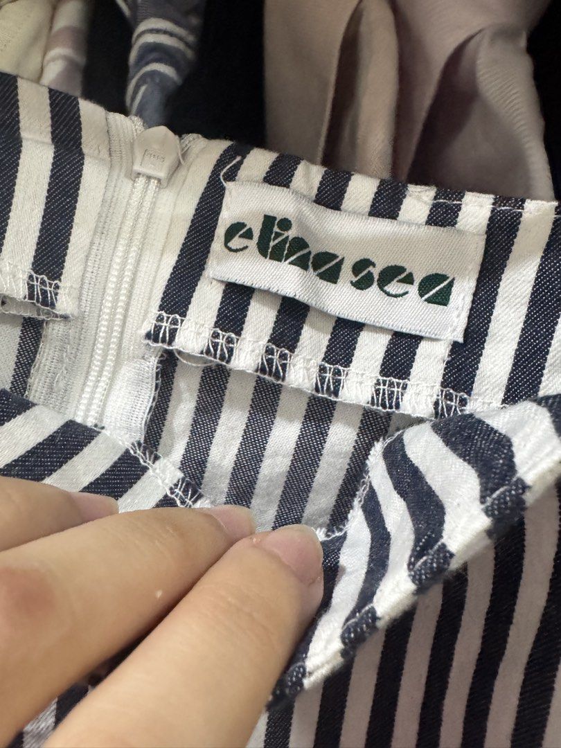 Square-neck Crop Top (Category: Others Tops) located in Los Banos. Submitted by myexcesstuff (Listing ID 1460659714, Image 3). Description: 🔆 navy white n black vertical stripes square-neck top ✅ size fits up to S ✅ no flaws; rfs: not my style anymore :) ✅ DM for WW ✅ preloved so please manage ur expectations 📌 SF to be shouldered by buyer. Shipping from LAGUNA via J&T. .