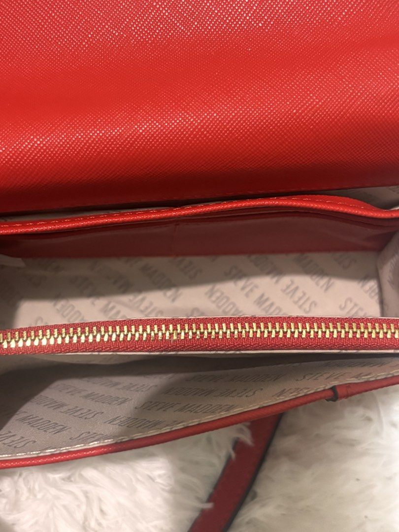 Steve madden red crossbody bag (Category: Luxury Bags & Wallets) located in San Carlos. Submitted by declutterluv (Listing ID 1460685155, Image 3). Description: Condition: brand new, never used (gift) Includes: Bag only — no box, dust bag, or receipt.