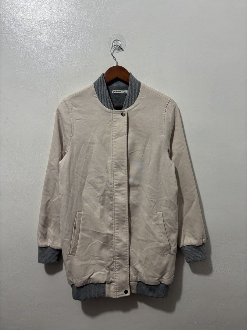 Stradivarius Beige Coat Jacket Women Small (Category: Coats, Jackets and Outerwear) located in Balanga. Submitted by winterlab_ph (Listing ID 1460637404, Image 2). Description: Code: A860 Width: 20 Length: 31.5 Shoulders: 15.5 Sleeves: 24.5 : needs wash .