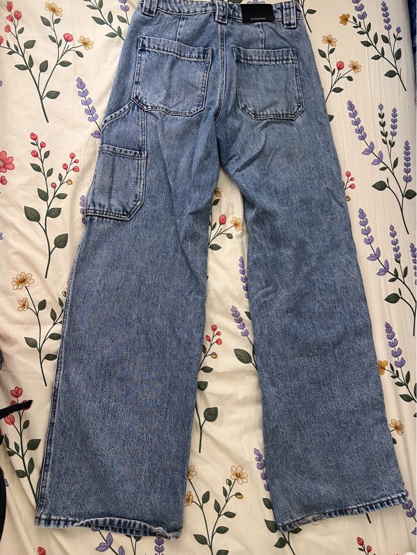 Stradivarius Carpenter Pants (Category: Jeans) located in Cebu City. Submitted by livewind_658631 (Listing ID 1460538441, Image 1). Description: Stradivarius Carpenter Pants In very good condition however there are scruffing at the bottom as seen in the first picture. Reason for selling: Does not fit me anymore Negotiable!.