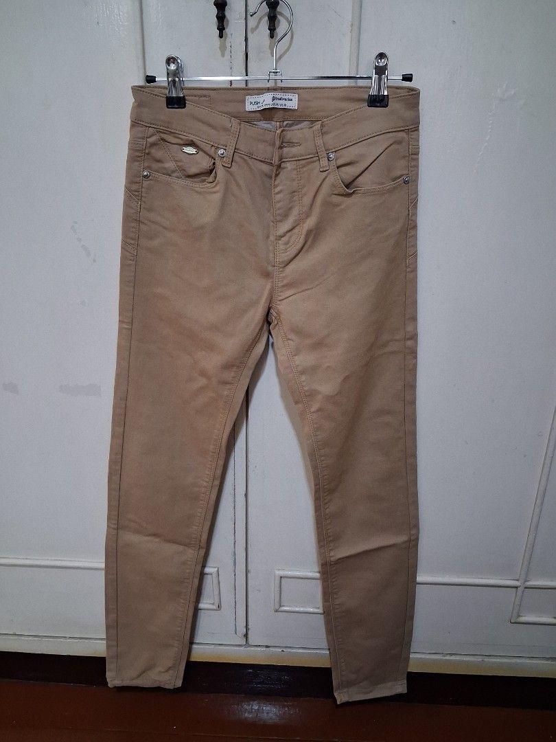 Stradivarius Push Up Beige Pants (Category: Other Bottoms) located in Santa Maria. Submitted by bax19 (Listing ID 1460597704, Image 1). Description: - Brand: Stradivarius - Style: 'Push Up' - Fit: Slim fit - Color: Neutral Beige - Versatile: Easy to match, suitable for casual or dressed-up occasions..