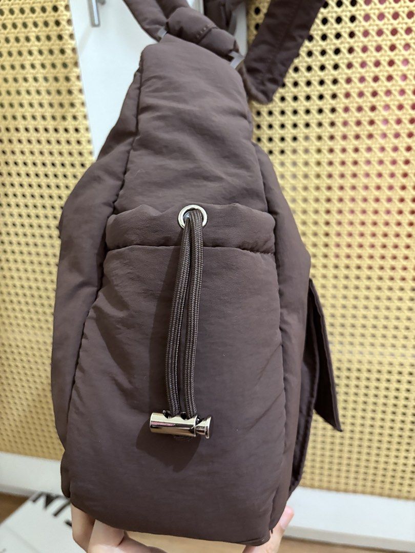 Straightforward Sapporo Sling (Category: Cross-body Bags) located in Pasig City. Submitted by buttercinnamoroll (Listing ID 1460629803, Image 2). Description: -Only used twice -RFS: didn’t fit all my office stuff -Pristine condition .