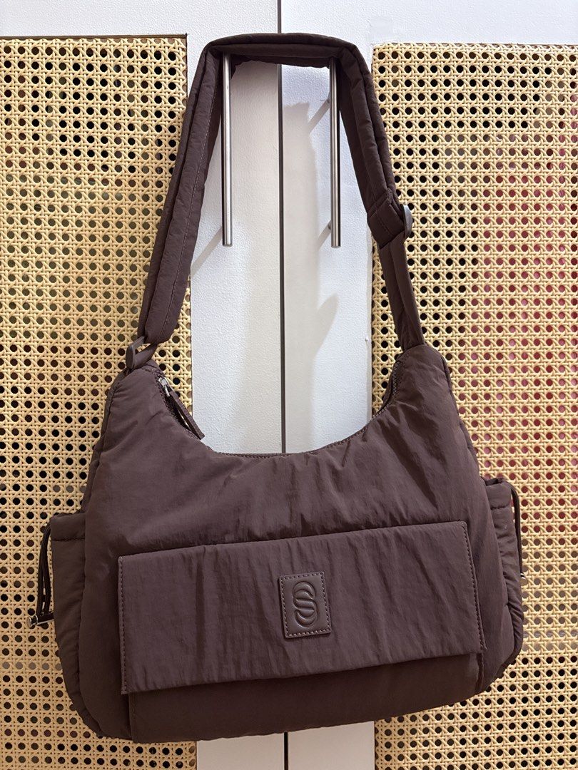 Straightforward Sapporo Sling (Category: Cross-body Bags) located in Pasig City. Submitted by buttercinnamoroll (Listing ID 1460629803, Image 1). Description: -Only used twice -RFS: didn’t fit all my office stuff -Pristine condition .
