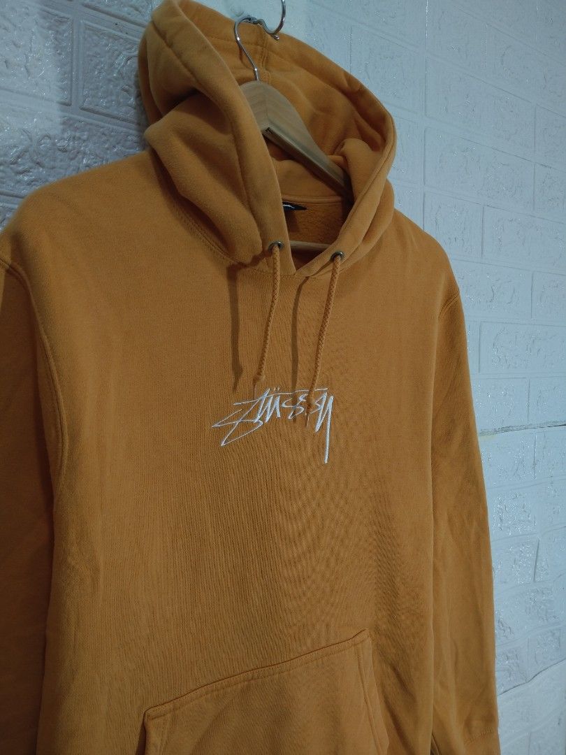 STUSSY HOODIE (Category: Hoodies) located in Baguio. Submitted by dansteals (Listing ID 1460550790, Image 3). Description: 28 x 22 LARGE No issue.