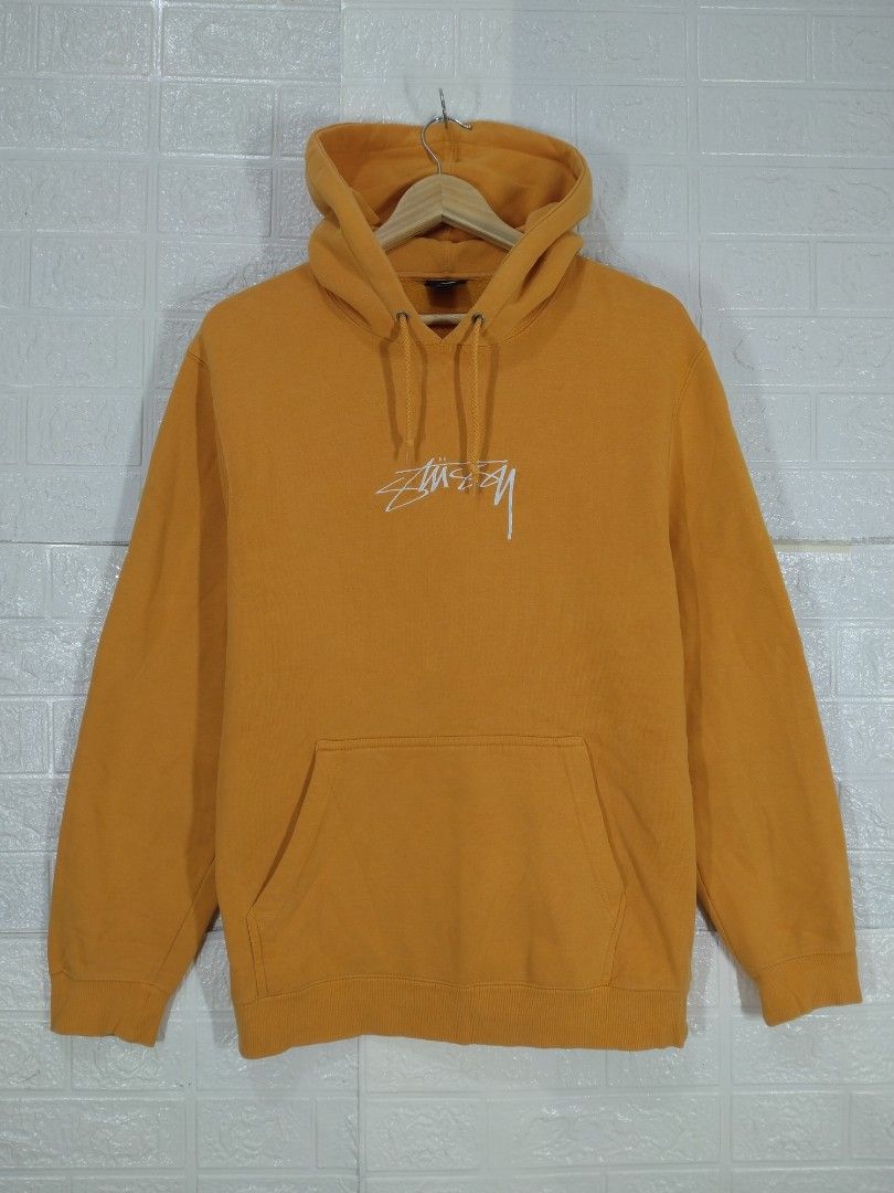 STUSSY HOODIE (Category: Hoodies) located in Baguio. Submitted by dansteals (Listing ID 1460550790, Image 1). Description: 28 x 22 LARGE No issue.