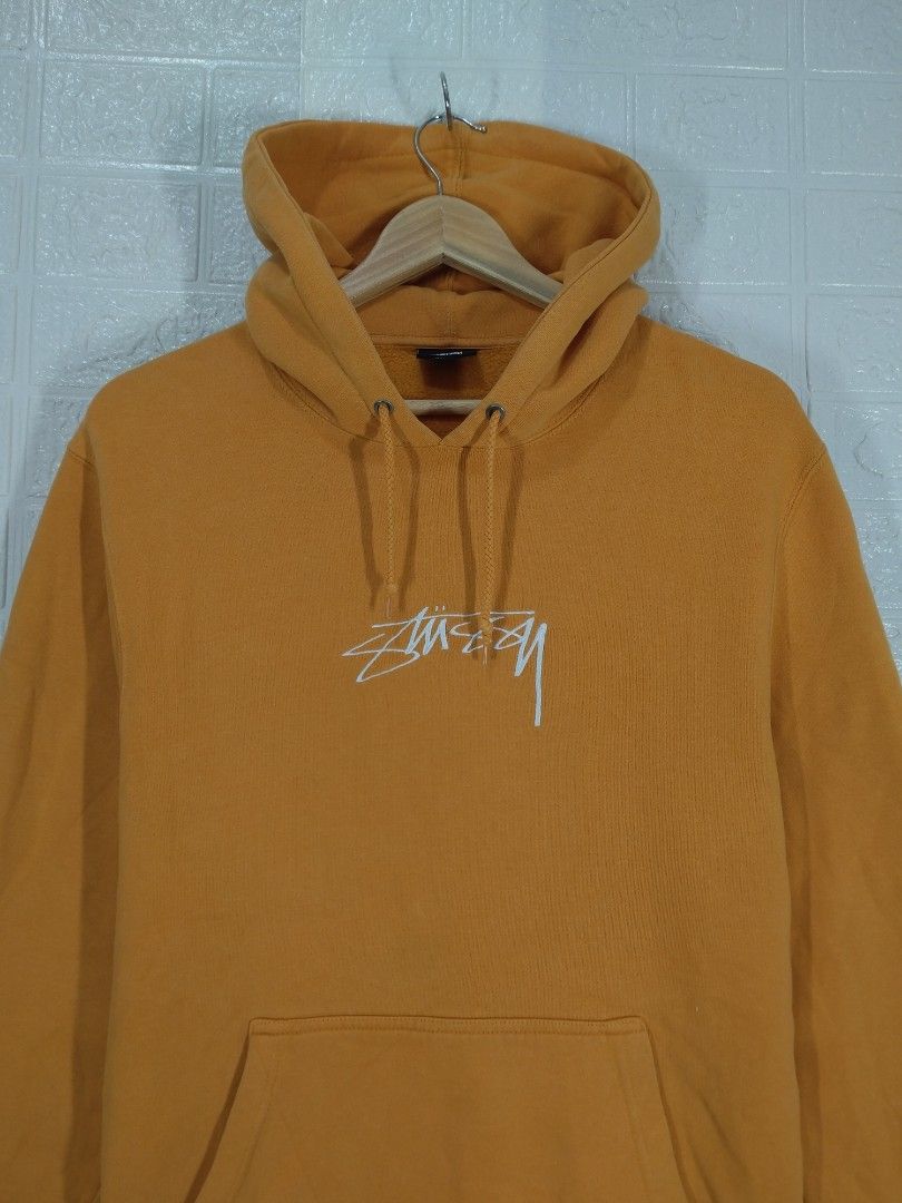 STUSSY HOODIE (Category: Hoodies) located in Baguio. Submitted by dansteals (Listing ID 1460550790, Image 2). Description: 28 x 22 LARGE No issue.