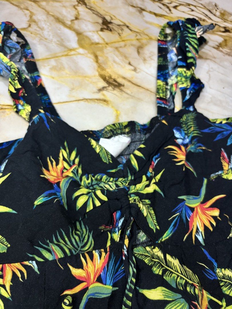 Summer top (Category: Sleeveless) located in Burgos, Ilocos Norte. Submitted by carou11406 (Listing ID 1460619524, Image 2). Description: Size s-m.