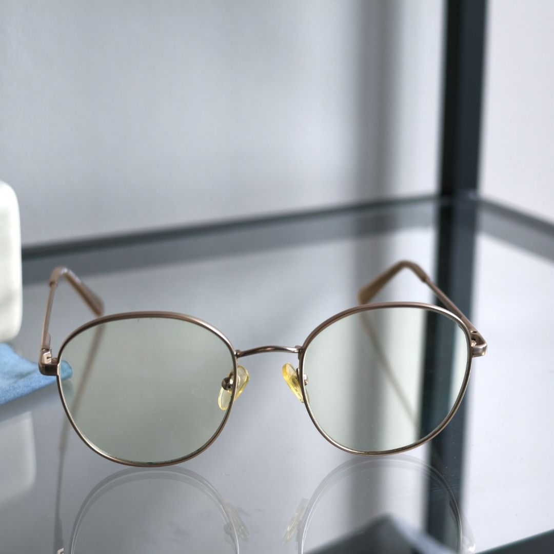 Sunnies Studios | ABBOT White Gold (Specs) (Category: Sunglasses & Eyewear) located in Taguig. Submitted by tureesha (Listing ID 1460529237, Image 3). Description: RFS: Had this for awhile but I already switched to Owndays for years. So I have to declutter. Note that this is graded with transition lens but idk na what is it in there so sorry! ===== 📌 PLEASE READ BEFORE SENDING AN OFFER 📸 CONDITION • As described and shown in photos. Please revi