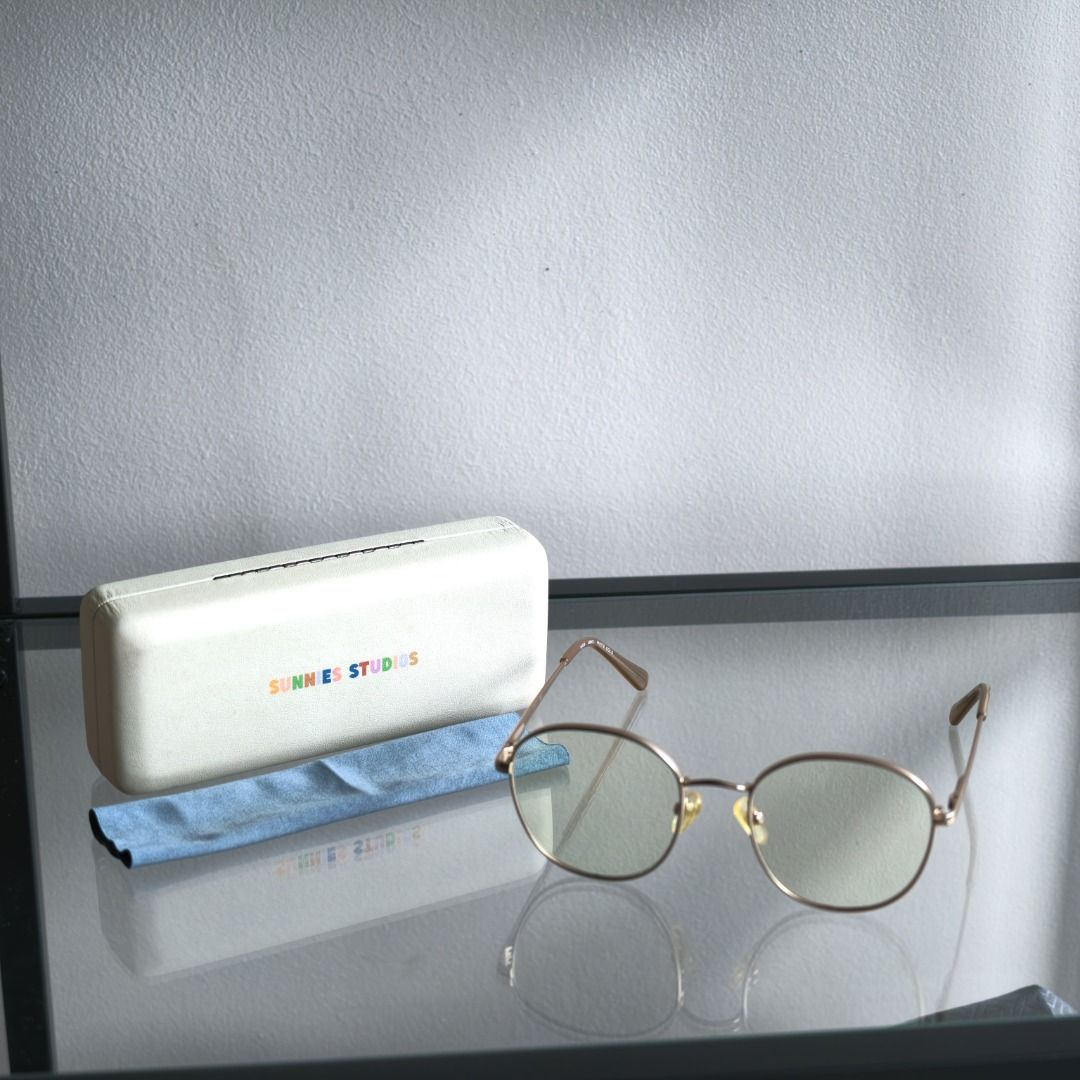 Sunnies Studios | ABBOT White Gold (Specs) (Category: Sunglasses & Eyewear) located in Taguig. Submitted by tureesha (Listing ID 1460529237, Image 1). Description: RFS: Had this for awhile but I already switched to Owndays for years. So I have to declutter. Note that this is graded with transition lens but idk na what is it in there so sorry! ===== 📌 PLEASE READ BEFORE SENDING AN OFFER 📸 CONDITION • As described and shown in photos. Please revi