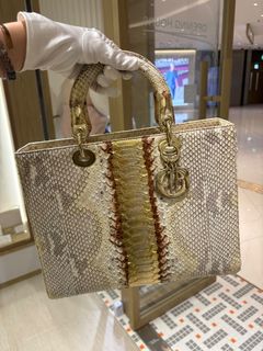 （分類：）位於 。 由 diva_boutique208 提交（商品編號 1460605863，圖片 1）。簡介： 。
