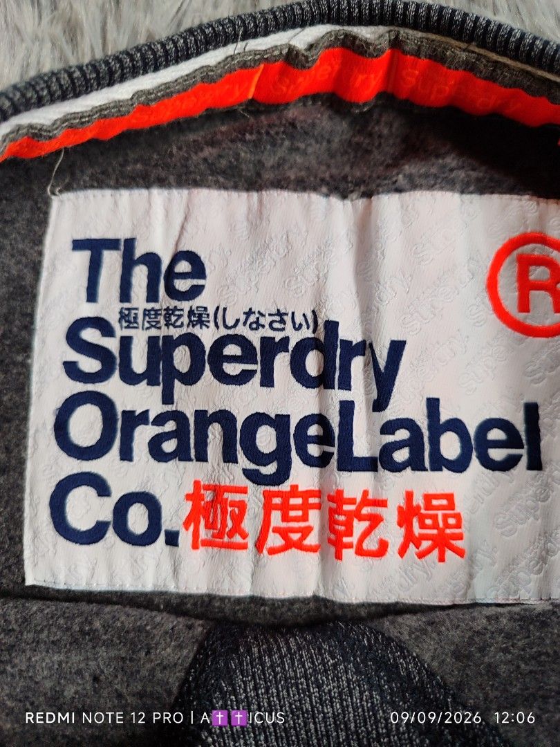 Superdry Sweatshirt (Category: Coats, Jackets and Outerwear) located in Mangaldan. Submitted by lostthread (Listing ID 1460565540, Image 3). Description: Superdry Sweatshirt Color Rate: Excellent Issue: Check pix , nag-iisang mothhole sa gitna pero di naman halata. Sa interesado pm na lng sa dimes.