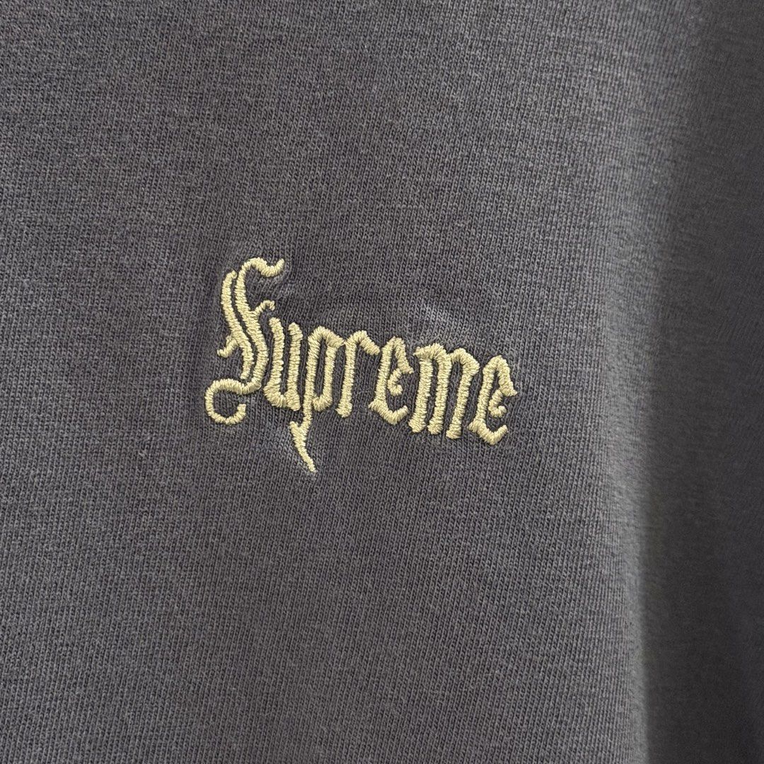 Supreme Old English Tee Fw24 (Category: Tshirts & Polo Shirts ) located in Naga. Submitted by oldthangs13 (Listing ID 1460690858, Image 2). Description: Supreme Old English Tee Fw24 Size: M on Tag Condition: 9/10 used Twice Dimes: 21.5x29 Authentic .