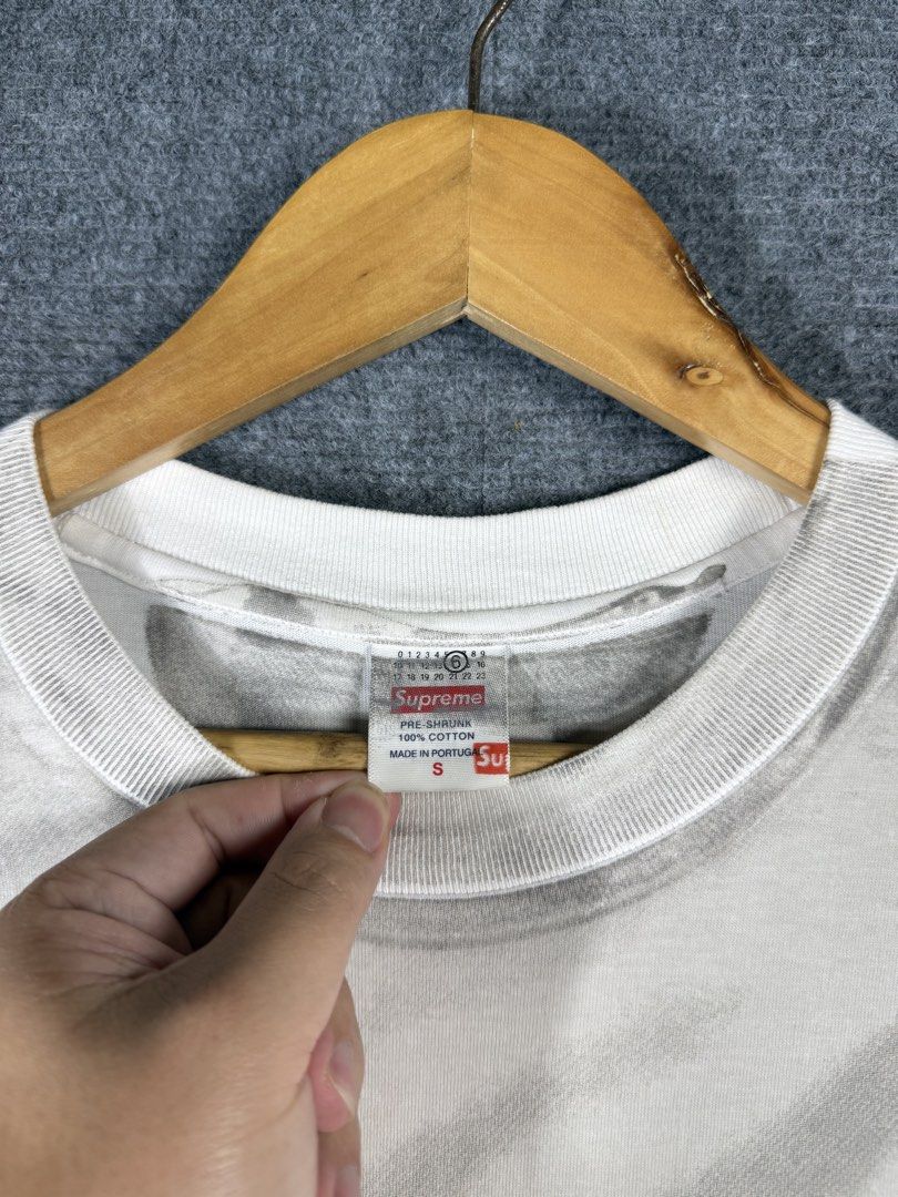 SUPREME x MAISON MARGIELA BOX LOGO (Category: Activewear) located in Baguio. Submitted by bomogsmichael (Listing ID 1460695761, Image 3). Description: SUPREME x MAISON MARGIELA BOX LOGO EXCELLENT CONDITION LARGE 29x23 *may kunting iwawash lang..