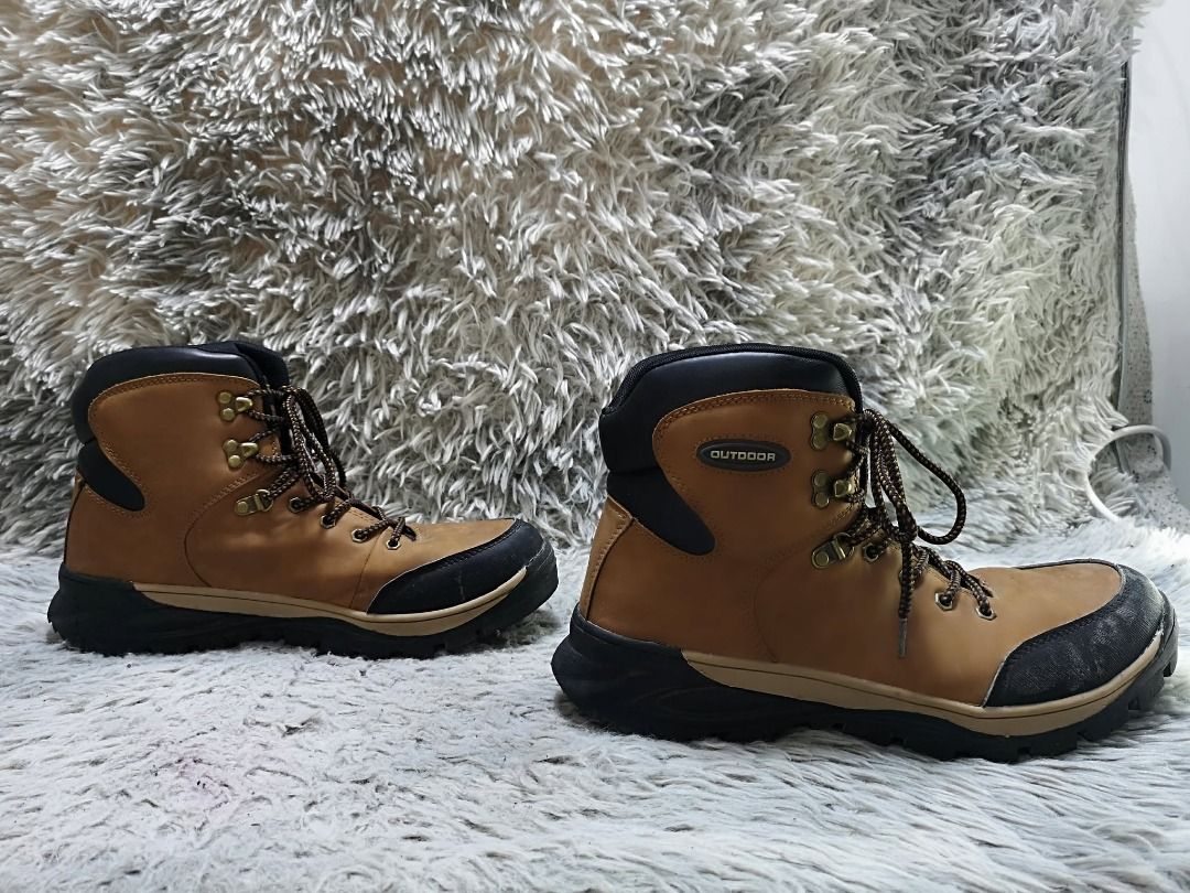 Tan & Black Waterproof Hiking Boots (Category: Casual Shoes) located in Santa Cruz. Submitted by jmy_surplus.2 (Listing ID 1460533219, Image 3). Description: Size ; 28.5cm Color ; Tan , Black Type ; Boots Brand ; No brand Material ; Rubber Style ; Lace High Top Hiking Boots LR 172 JMY 5 Batch #218.