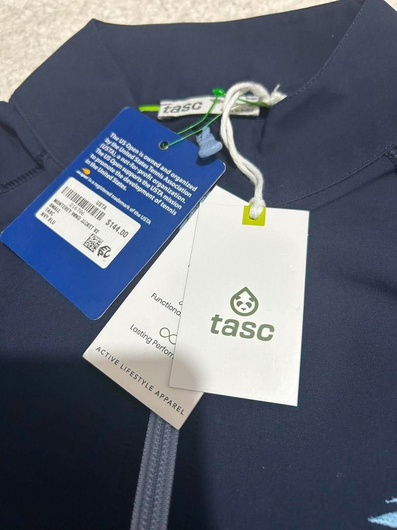 TASC Monterey Wind Jacket Classic Navy V2 - US OPEN (Small) (Category: Coats, Jackets and Outerwear) located in General Trias. Submitted by jjcollective.phatmarcbern95 (Listing ID 1460529319, Image 2). Description: 𝐓𝐀𝐒𝐂 "𝐓𝐌" 𝐌𝐨𝐧𝐭𝐞𝐫𝐞𝐲 𝐖𝐢𝐧𝐝 𝐉𝐚𝐜𝐤𝐞𝐭 𝐂𝐥𝐚𝐬𝐬𝐢𝐜 𝐍𝐚𝐯𝐲 𝐕𝟐 - (𝐒𝐦𝐚𝐥𝐥) Official US Open Tennis Championship Merchandise 𝐌𝐚𝐭𝐞𝐫𝐢𝐚𝐥𝐬: Responsibly Made From Recycled Materials 𝐎𝐫𝐢𝐠𝐢𝐧𝐚𝐥 𝐑𝐞𝐭𝐚�