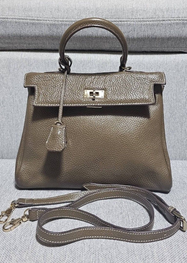 Taupe leather top-handle 2-way bag (Category: Cross-body Bags) located in Tuguegarao City. Submitted by bili_naph (Listing ID 1460525657, Image 2). Description: ☆ Taupe leather top-handle 2-way bag ☆ Can be a sling or hand bag ☆ With gold-tone hardware and a detachable shoulder strap ☆ Styled similarly to a classic structured handbag ☆ Lock and key are perfectly working ☆ Very pretty! 😍 ☆ Medium size ☆ No flaw ☆ Fixed at P1,300.00.