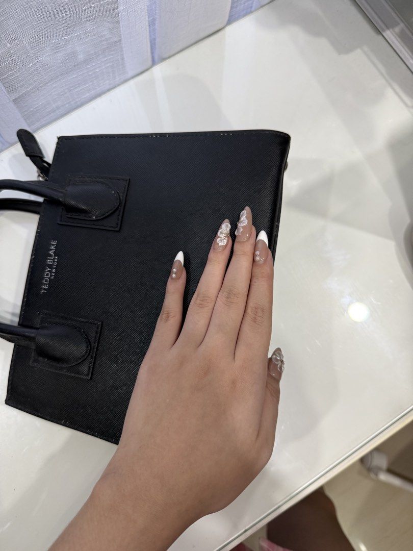 Teddy Blake Black Bag (Category: Luxury Bags & Wallets) located in General Trias. Submitted by fellasunshine (Listing ID 1460642441, Image 3). Description: - from america - original from teddy blake - super nice pa di ko lang nagagamit - lalamove or pickup.