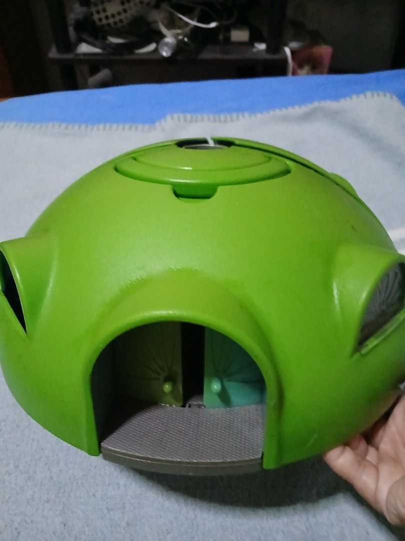Teletubbies home hill (Category: Kids Toys) located in Bulacan. Submitted by rks.rks (Listing ID 1460567322, Image 2). Description: - Fun green toy house - Two doors that open and can be repositioned - Spinning mechanism on the bottom - Includes small blue bird figures - Perfect for imaginative play.
