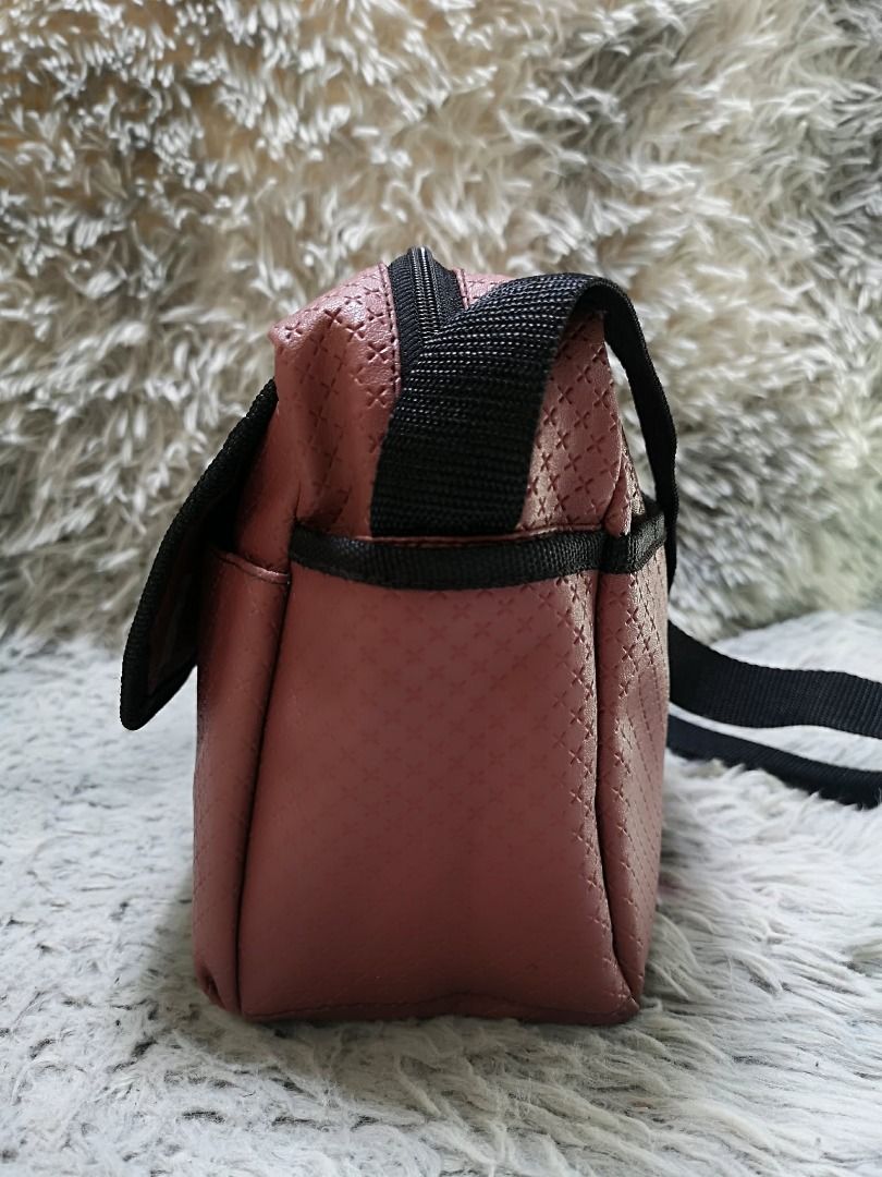 Textured Mauve Crossbody Bag (Category: Cross-body Bags) located in Santa Cruz. Submitted by jmy_surplus.2 (Listing ID 1460527493, Image 2). Description: Size ; L - 9 W - 12 Color ; Mauve Type ; Crossbody Bag Brand ; No brand Material ; Leather Style ; Mauve Crossbody Bag LR 173 JMY 5 Batch #218.