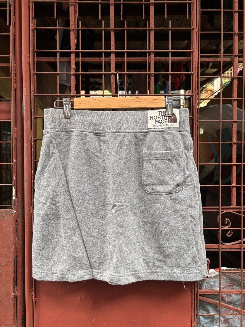 The North Face (Category: Shorts) located in Manila. Submitted by thriftkibs (Listing ID 1460651129, Image 2). Description: .