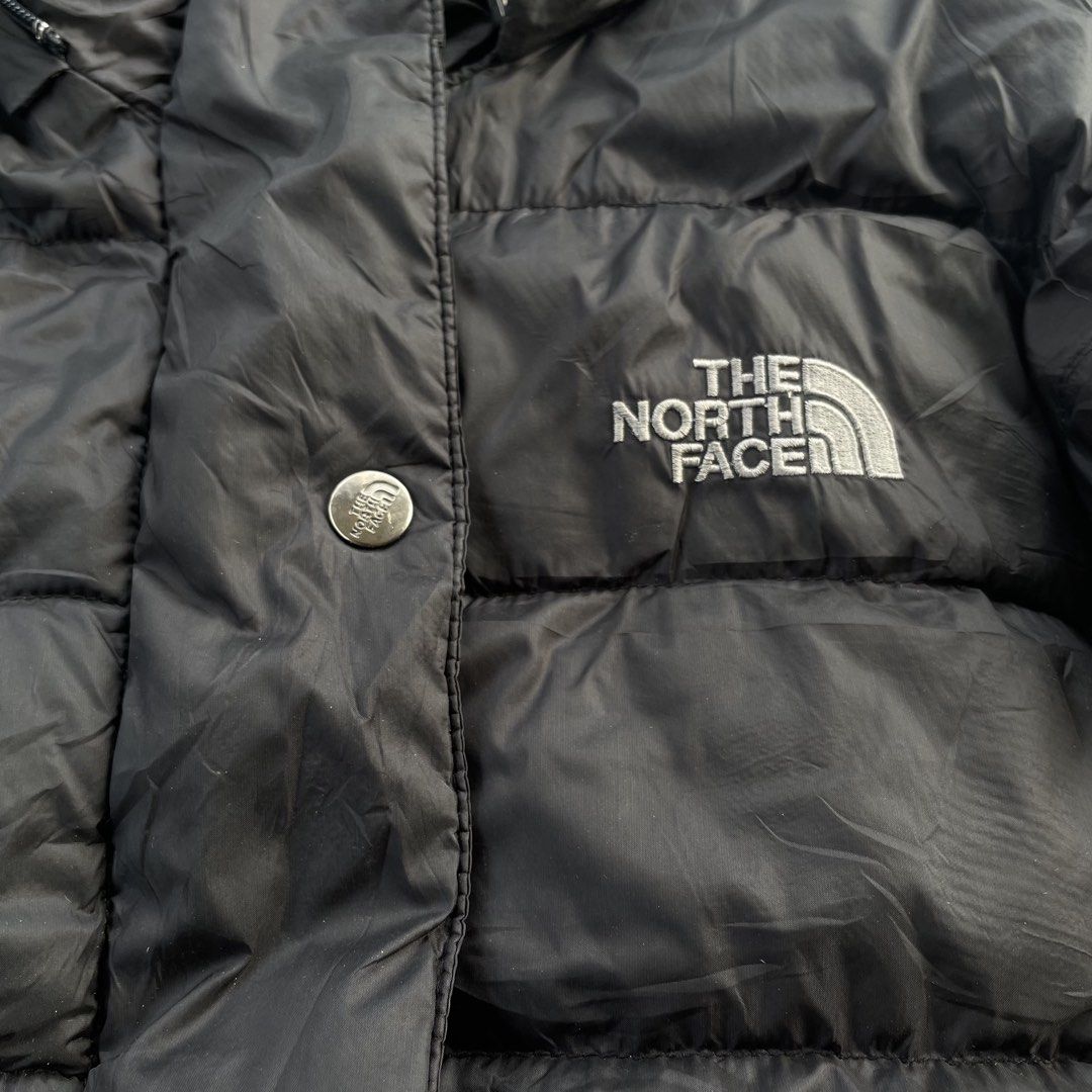 The North Face 900 Series Puffer Jacket (Category: Coats, Jackets and Outerwear) located in Santo Tomas. Submitted by denev17 (Listing ID 1460581542, Image 2). Description: 29L 20W removable hood.
