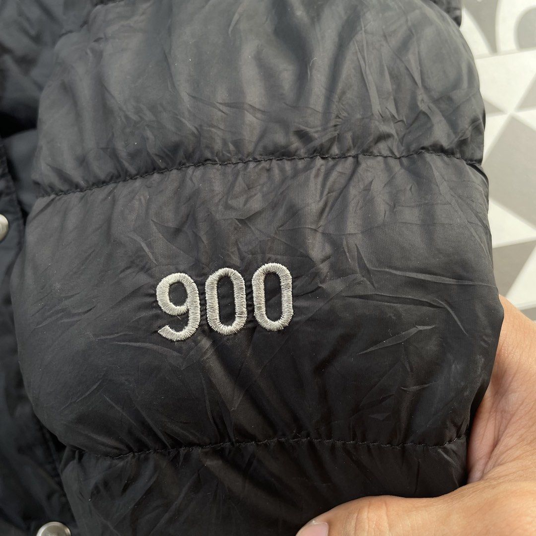 The North Face 900 Series Puffer Jacket (Category: Coats, Jackets and Outerwear) located in Santo Tomas. Submitted by denev17 (Listing ID 1460581542, Image 3). Description: 29L 20W removable hood.