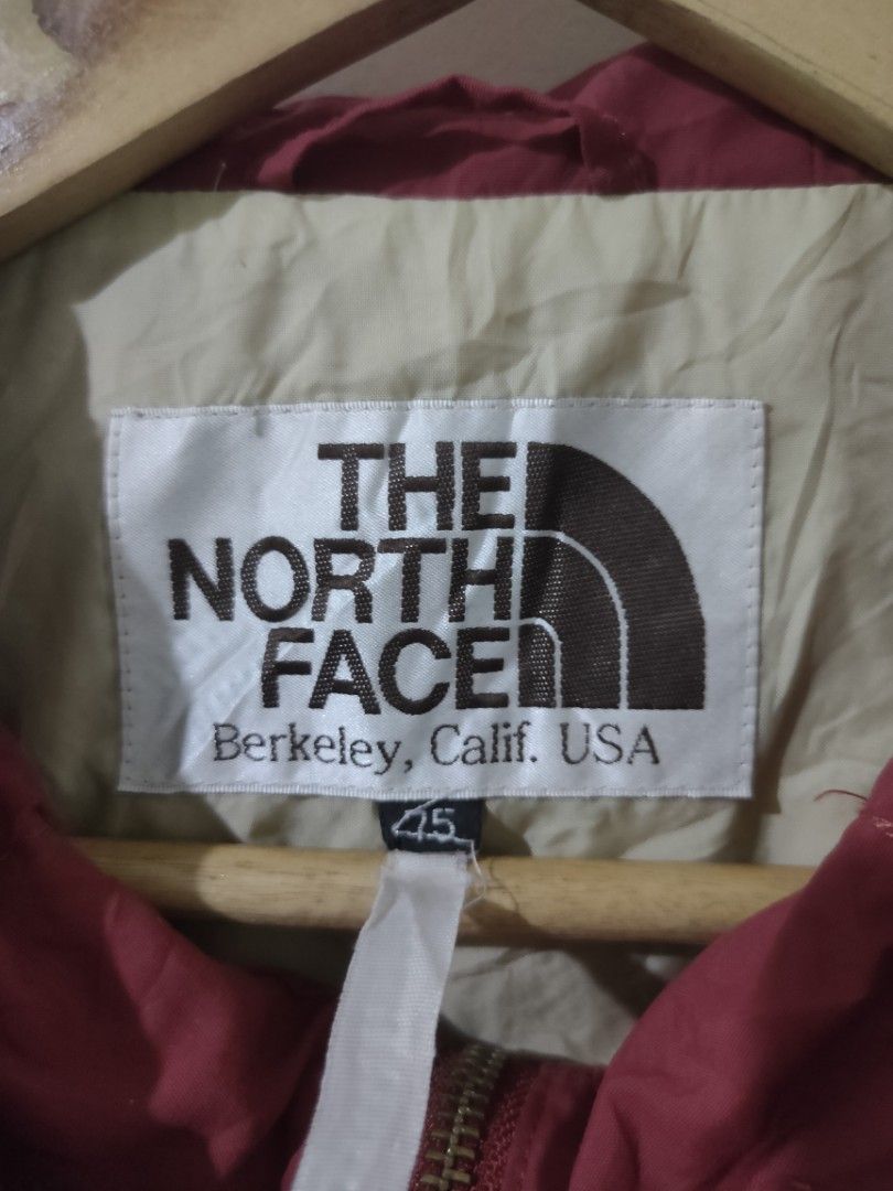 The North Face Jacket Maroon (Category: Coats, Jackets and Outerwear) located in Ozamiz City. Submitted by ukaygrails (Listing ID 1460518462, Image 3). Description: Excellent condition Pangbabae extra small pwede rin sa anak nyo po☺️ Dimes 18/22.