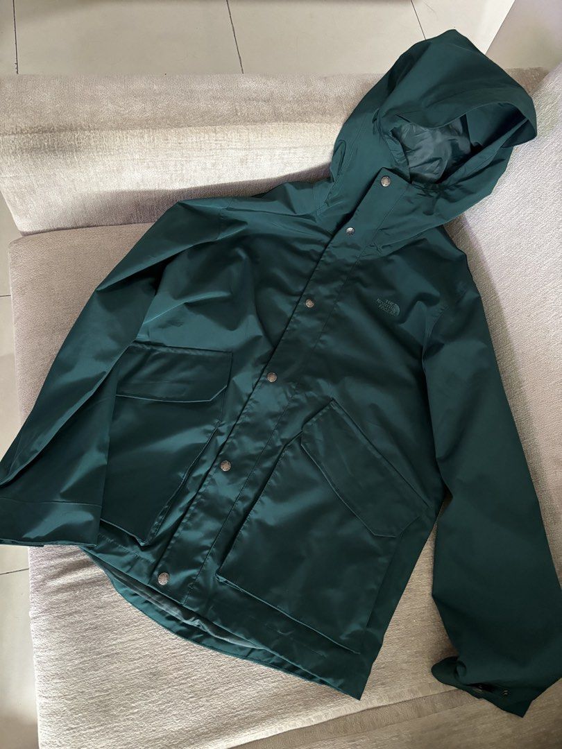 The North Face Mountain Parka (Category: Coats, Jackets and Outerwear) located in San Juan City. Submitted by reloved.ph3 (Listing ID 1460581674, Image 3). Description: Negotiable M on tag can fit L.