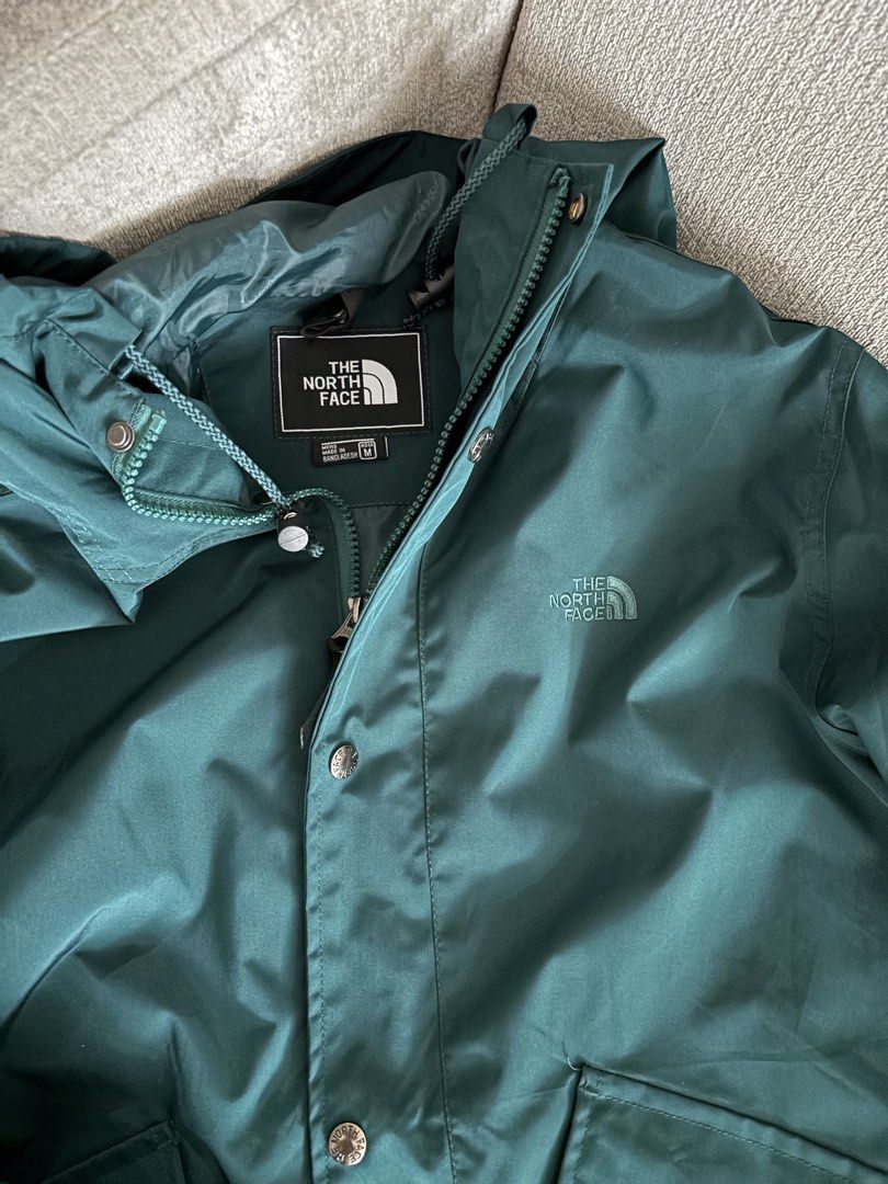 The North Face Mountain Parka (Category: Coats, Jackets and Outerwear) located in San Juan City. Submitted by reloved.ph3 (Listing ID 1460581674, Image 2). Description: Negotiable M on tag can fit L.