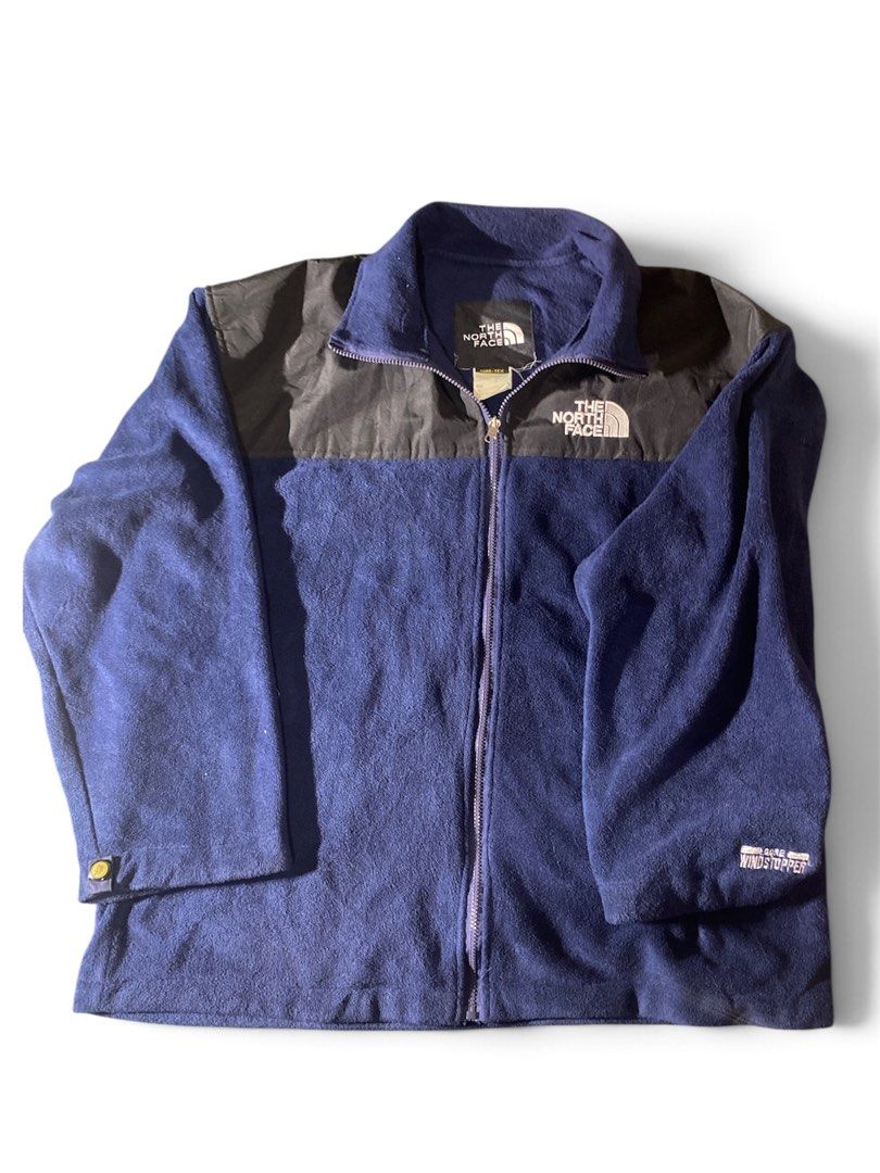 The North Face Y2K Gore-Tex Wind Stopper (Category: Coats, Jackets and Outerwear) located in Talavera. Submitted by clove_thrifts (Listing ID 1460632456, Image 1). Description: XL 24 WIDTH 29 LENGTH COMPLETE DETAILS.