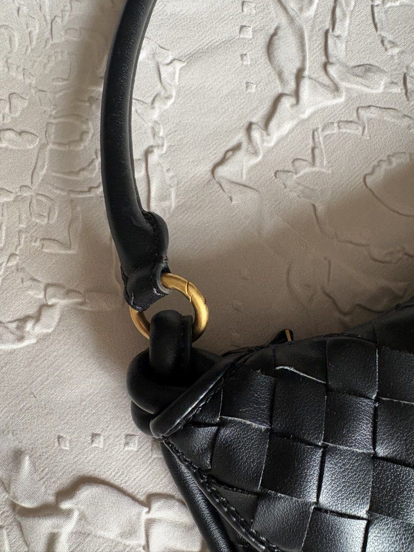 Things Remembered Ginza Bag (Category: Shoulder Bags) located in Calamba. Submitted by nikkadeclutters (Listing ID 1460531866, Image 3). Description: Things Remembered Ginza Bag 100% Lambskin with soft calfskin lining. Measurement 25cm x 36cm x 10cm.