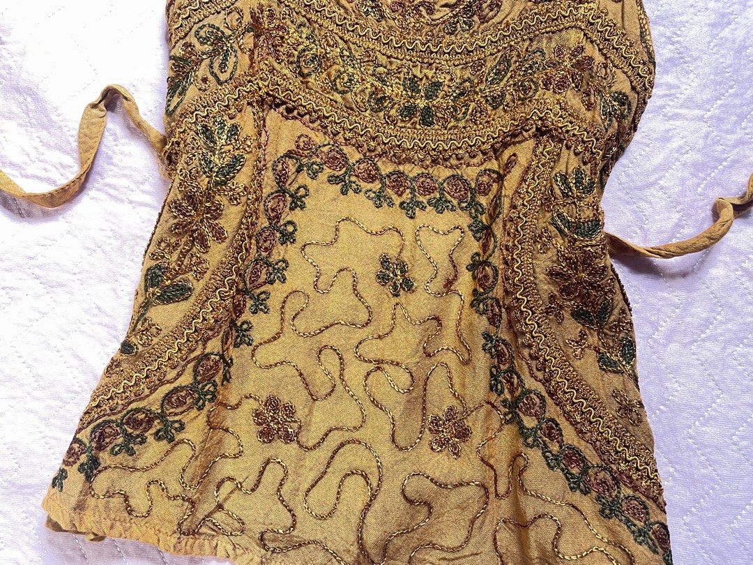 tie-back camisole top (Category: Sleeveless) located in Meycauayan. Submitted by fae.trove (Listing ID 1460651641, Image 2). Description: .