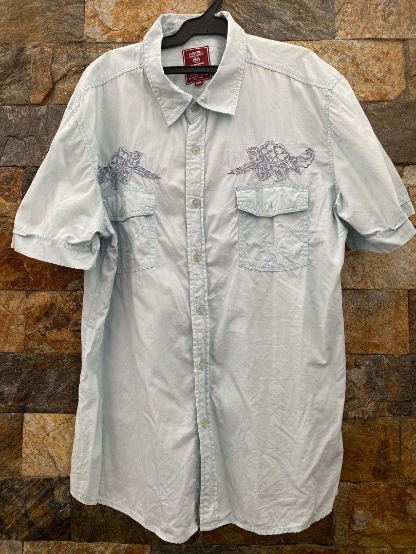 TMN coll.short Sleeve Polo (Category: Activewear) located in Manila. Submitted by asiongmx (Listing ID 1460643222, Image 1). Description: TMN Coll. Short Sleeve Polo Size M but xxl on tag Made in China Embroided design on front Quezon City area Decluttering.