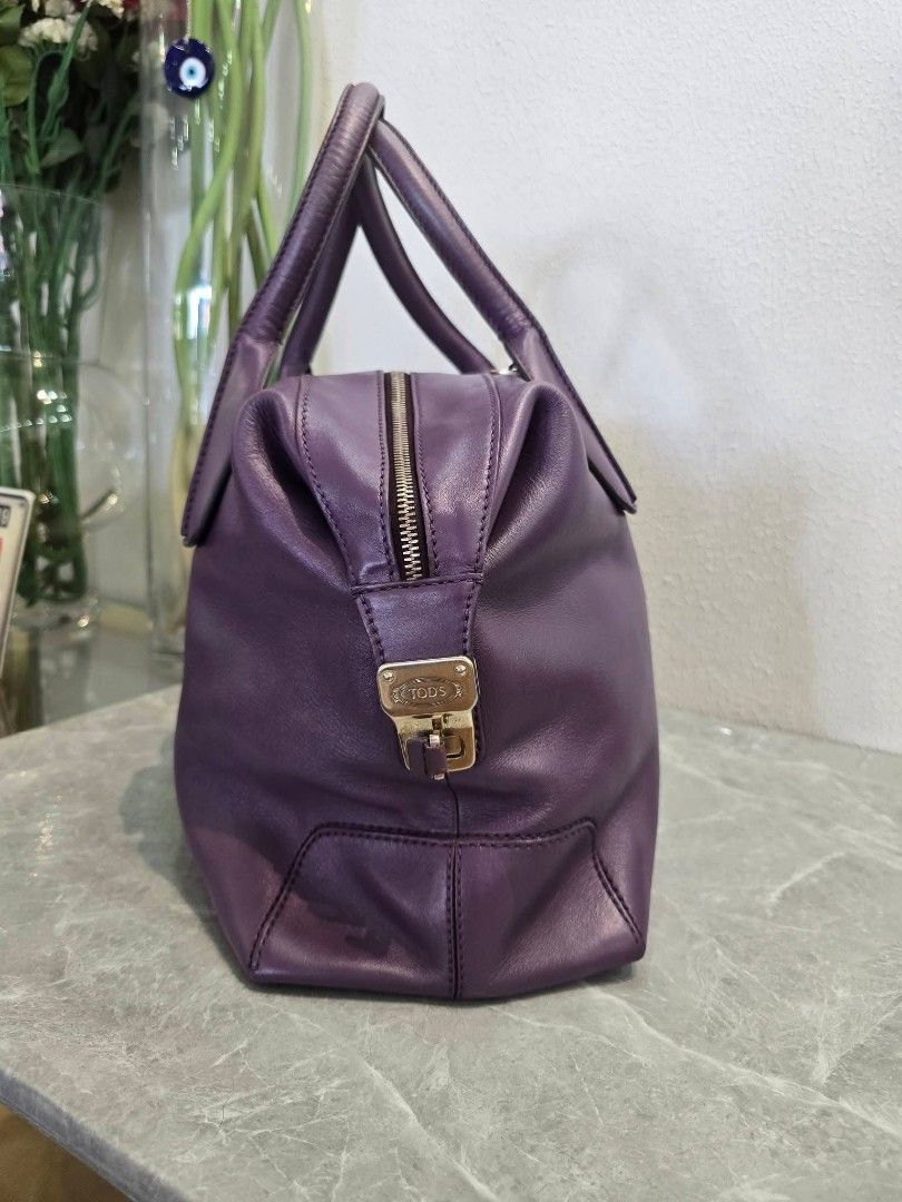 Tods D-Styling Bauletto Bag (Category: Tote Bags) located in Manila. Submitted by ej.collections (Listing ID 1460642944, Image 3). Description: NEGOTIABLE PRICE ALL ITEMS ARE ONHAND 💯 GUARANTEED AUTHENTIC MONEY BACK IF PROVEN FAKE •Size: Large •Condition: Excellent •Inclusion: Bag only with generic dustbag •Plus shipping fee •Local & international shipment 📍Loc. Davao City.