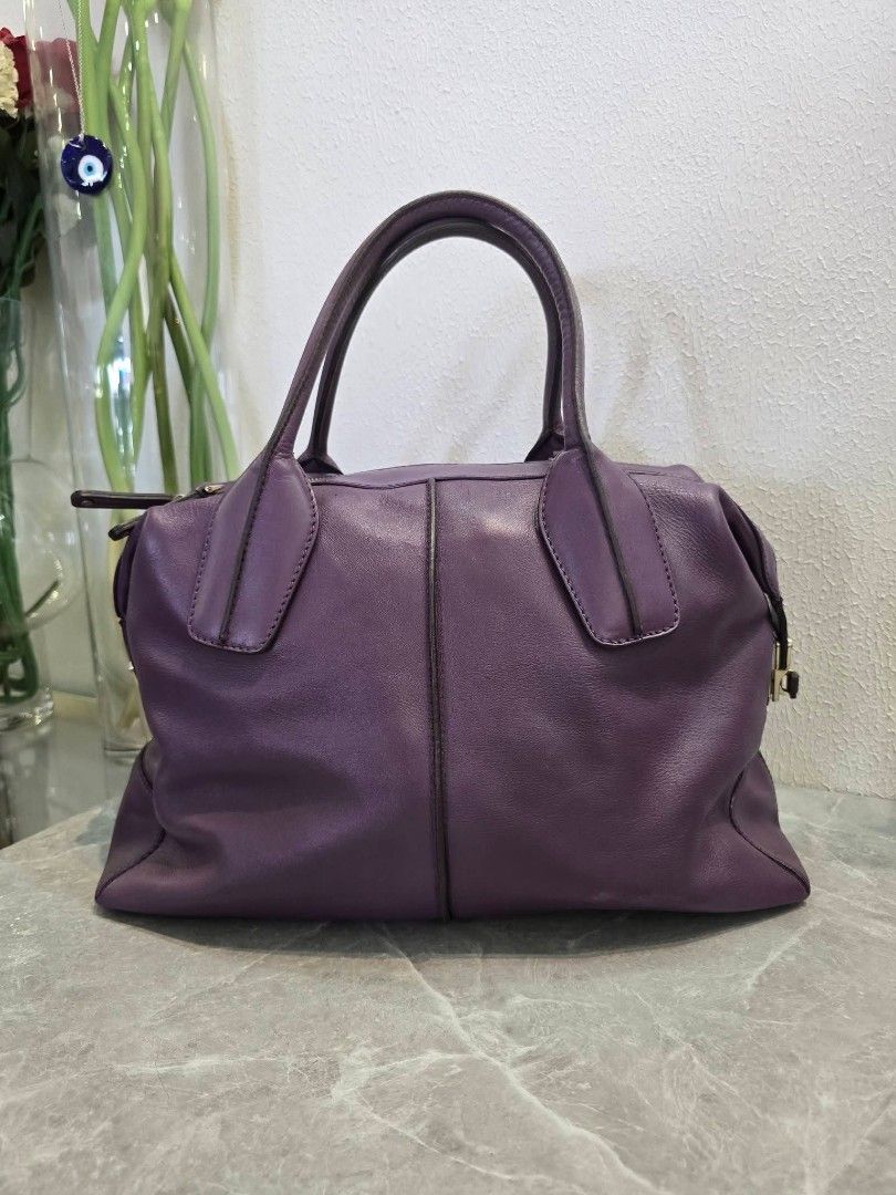 Tods D-Styling Bauletto Bag (Category: Tote Bags) located in Manila. Submitted by ej.collections (Listing ID 1460642944, Image 1). Description: NEGOTIABLE PRICE ALL ITEMS ARE ONHAND 💯 GUARANTEED AUTHENTIC MONEY BACK IF PROVEN FAKE •Size: Large •Condition: Excellent •Inclusion: Bag only with generic dustbag •Plus shipping fee •Local & international shipment 📍Loc. Davao City.