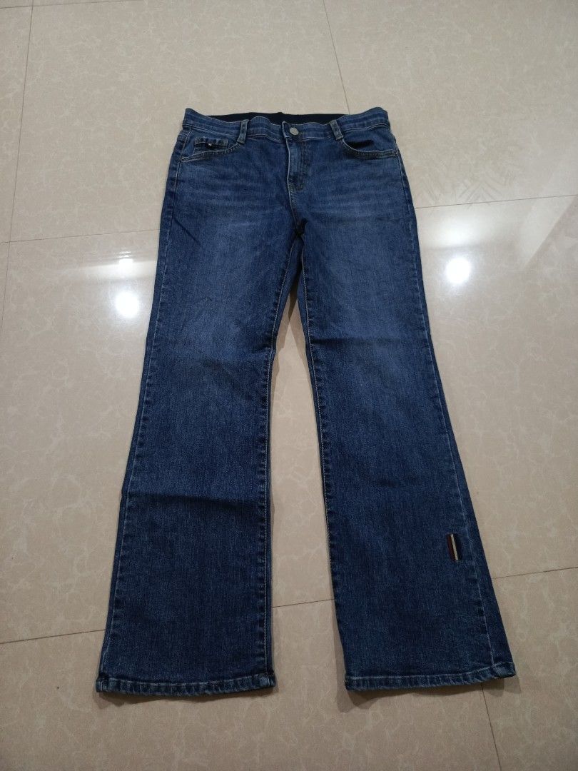 Tommy Hilfiger (Category: Jeans) located in Cabatuan. Submitted by penthegreat (Listing ID 1460507928, Image 1). Description: size 28, hem 8, length 36 10/10 condition, no issue like pinhole No washtag - Brand: Tommy Hilfiger, Thom Browne design sa likod - Style: Blue Flared Jeans - Size: L - Closure: Zipper - Features: Pockets, small embroidered detail on lower leg - Fit: Comfortable, great for casual wear.