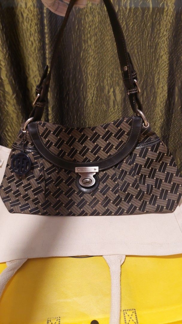 Tommy Hilfiger Monogram Shoulder Bag (Category: Shoulder Bags) located in Paranaque City. Submitted by daddyu (Listing ID 1460598495, Image 1). Description: - Vintage Authentic Tommy Hilfiger shoulder bag - Classic brown and black TH monogram pattern - Fun leopard print interior lining - Secure front flap clasp closure - Spacious interior for essentials - Perfect stylish everyday bag.