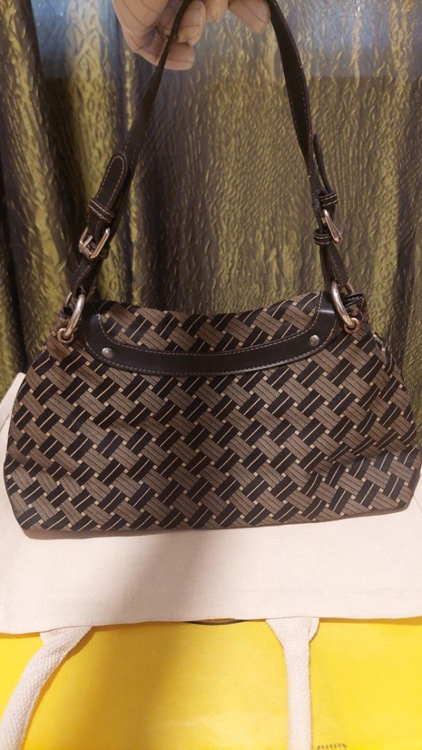 Tommy Hilfiger Monogram Shoulder Bag (Category: Shoulder Bags) located in Paranaque City. Submitted by daddyu (Listing ID 1460598495, Image 2). Description: - Vintage Authentic Tommy Hilfiger shoulder bag - Classic brown and black TH monogram pattern - Fun leopard print interior lining - Secure front flap clasp closure - Spacious interior for essentials - Perfect stylish everyday bag.