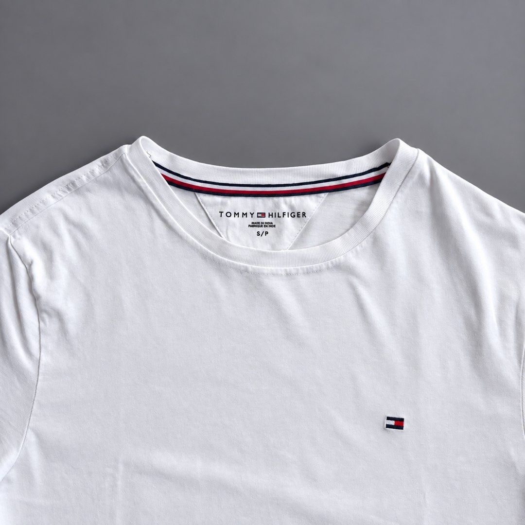 TOMMY HILFIGER PLAIN SHIRT (Category: Tshirts & Polo Shirts ) located in Taguig. Submitted by clarrk95 (Listing ID 1460542484, Image 2). Description: Tommy Hilfiger Plain Shirt Size: S (Tag) Length: 26inches Width: 19inches PRICE: ₱350 ONLY! FLAWS: pinhole ✅ very good condition ✅ add shipping fee ✅ ignoring LP inquiry Shipping: Lalamove | J&T | LBC Location: Taguig📍 Payment: Gcash | Bank | Cash DM for more detailed pics.📩.