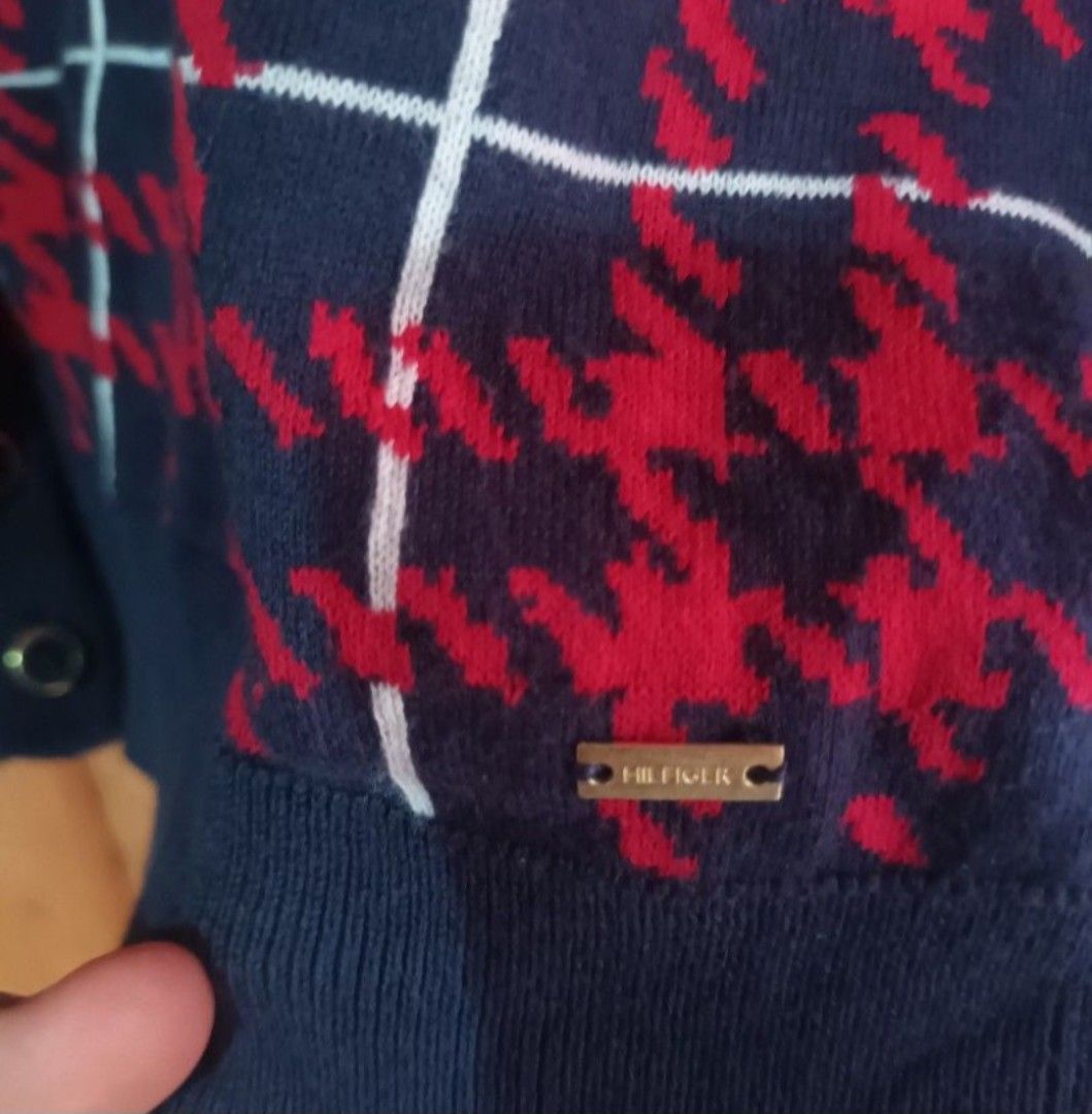 Tommy Hilfiger Printed Cardigan (Category: Coats, Jackets and Outerwear) located in Manila. Submitted by shoppebymaria (Listing ID 1460658094, Image 3). Description: Very nice, L on tag..