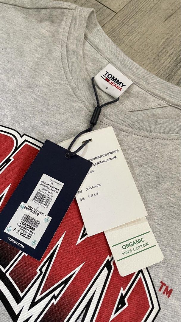 Tommy Hilfiger T Shirt (Category: Tshirts & Polo Shirts ) located in Las Pinas. Submitted by tinngonzaga (Listing ID 1460556942, Image 2). Description: Brand new from Zalora Bought this for 2k plus Size small 28 inches length 18 inches width.