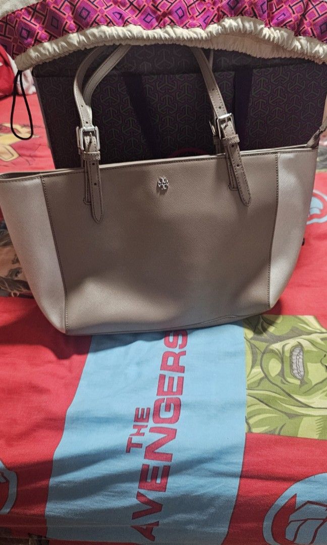 Tory Burch Tote Bag (Category: Tote Bags) located in Manila. Submitted by fanta0923 (Listing ID 1460652659, Image 2). Description: Taupe saffiano leather. Kept in storage .Used once. flawless inside & out. Complete with original dust bag, hang tag & packaging. Perfect gift or treat for yourself!.