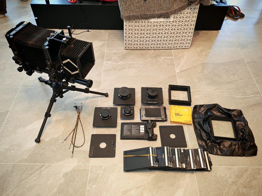 Toyo-View 4x5大底片相機連配件 （分類：相機）位於 Hong Kong。 由 goldenwhale.315df3 提交（商品編號 1460532746，圖片 2）。簡介： Toyo-View 4x5 大底片相機，連好多鏡頭配件。有鏡頭板、遮光罩、菲林夾等等。全部都係圖入面見到嘅嘢。有興趣嘅朋友可以問吓。 不分拆出售·。