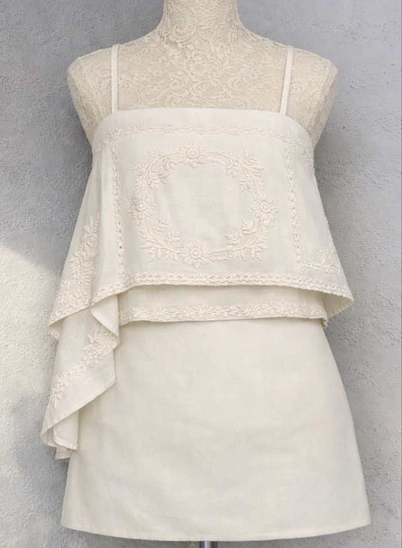 Traje Linen Cosmos Top (Category: Dresses) located in Manila. Submitted by isabel.stuff (Listing ID 1460626928, Image 1). Description: - Stunning white dress - Intricate floral embroidery - Layered design - Delicate spaghetti straps - Beautiful textured fabric - Ideal for special occasions or chic daytime looks - Unique detailing throughout WITH TAG! rfs: double order.