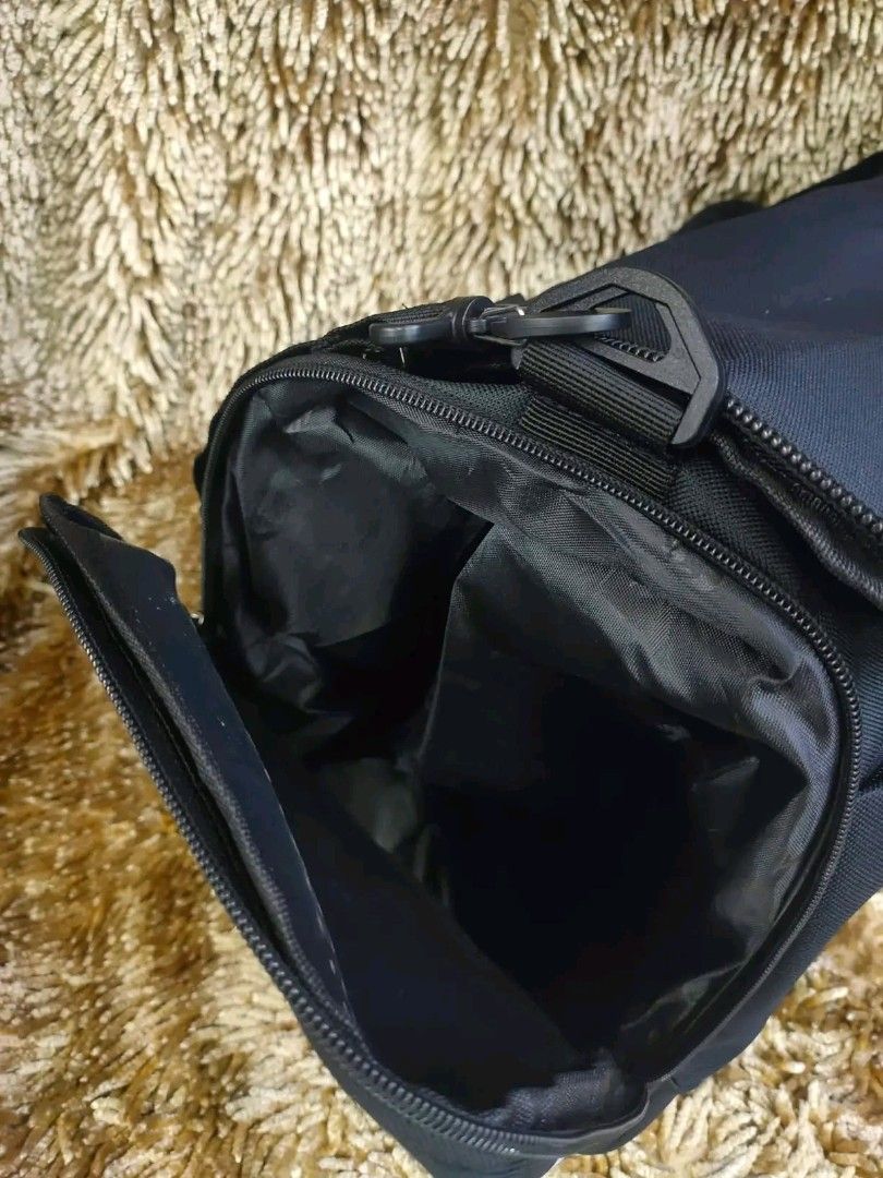 Travel bag/duffel bag (Category: Sling Bags) located in Manila. Submitted by viashop02 (Listing ID 1460674015, Image 2). Description: Travel bag/duffel bag Cash on delivery via lalamove.