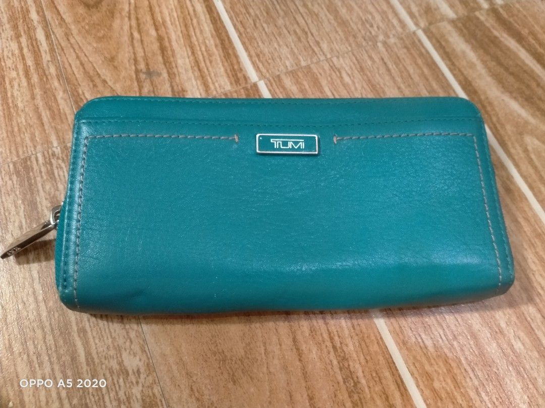 TUMI WALLET (Category: Luxury Bags & Wallets) located in Cabuyao City. Submitted by Bike_Clothing10 (Listing ID 1460508828, Image 1). Description: READ FIRST.. FOR SALE: TUMI WALLET Excellent Condition Good as New Legit DIMES: W7.5xH4 PRICE: 2700 Fixed Free Shipping (J&T) PICK UP OR SHIPPING ONLY LOC: Cabuyao Laguna -NO COD/COP- 📩 PM FOR INQUIRIES. -Thanks-.