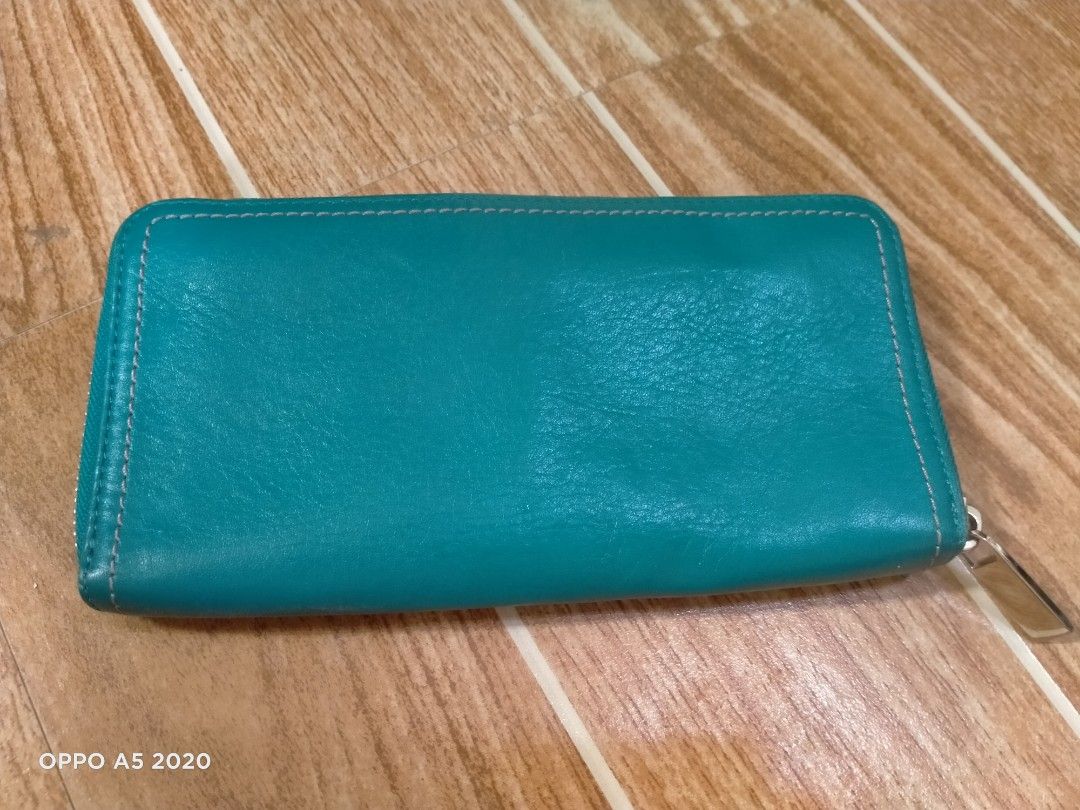 TUMI WALLET (Category: Luxury Bags & Wallets) located in Cabuyao City. Submitted by Bike_Clothing10 (Listing ID 1460508828, Image 2). Description: READ FIRST.. FOR SALE: TUMI WALLET Excellent Condition Good as New Legit DIMES: W7.5xH4 PRICE: 2700 Fixed Free Shipping (J&T) PICK UP OR SHIPPING ONLY LOC: Cabuyao Laguna -NO COD/COP- 📩 PM FOR INQUIRIES. -Thanks-.