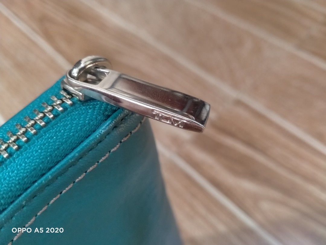 TUMI WALLET (Category: Luxury Bags & Wallets) located in Cabuyao City. Submitted by Bike_Clothing10 (Listing ID 1460508828, Image 3). Description: READ FIRST.. FOR SALE: TUMI WALLET Excellent Condition Good as New Legit DIMES: W7.5xH4 PRICE: 2700 Fixed Free Shipping (J&T) PICK UP OR SHIPPING ONLY LOC: Cabuyao Laguna -NO COD/COP- 📩 PM FOR INQUIRIES. -Thanks-.